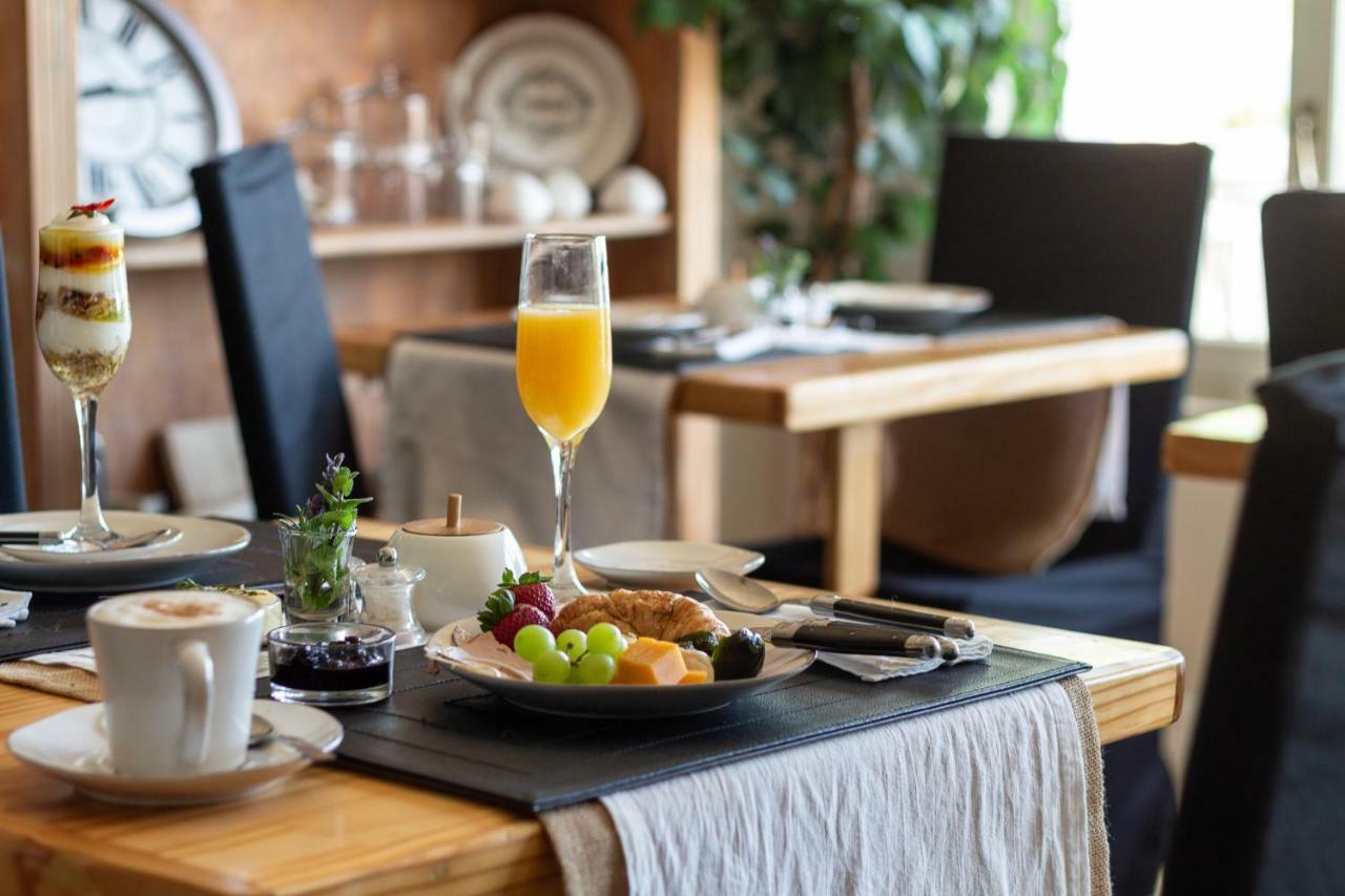 Roseroc Boutique Guesthouse นิสนา ภายนอก รูปภาพ