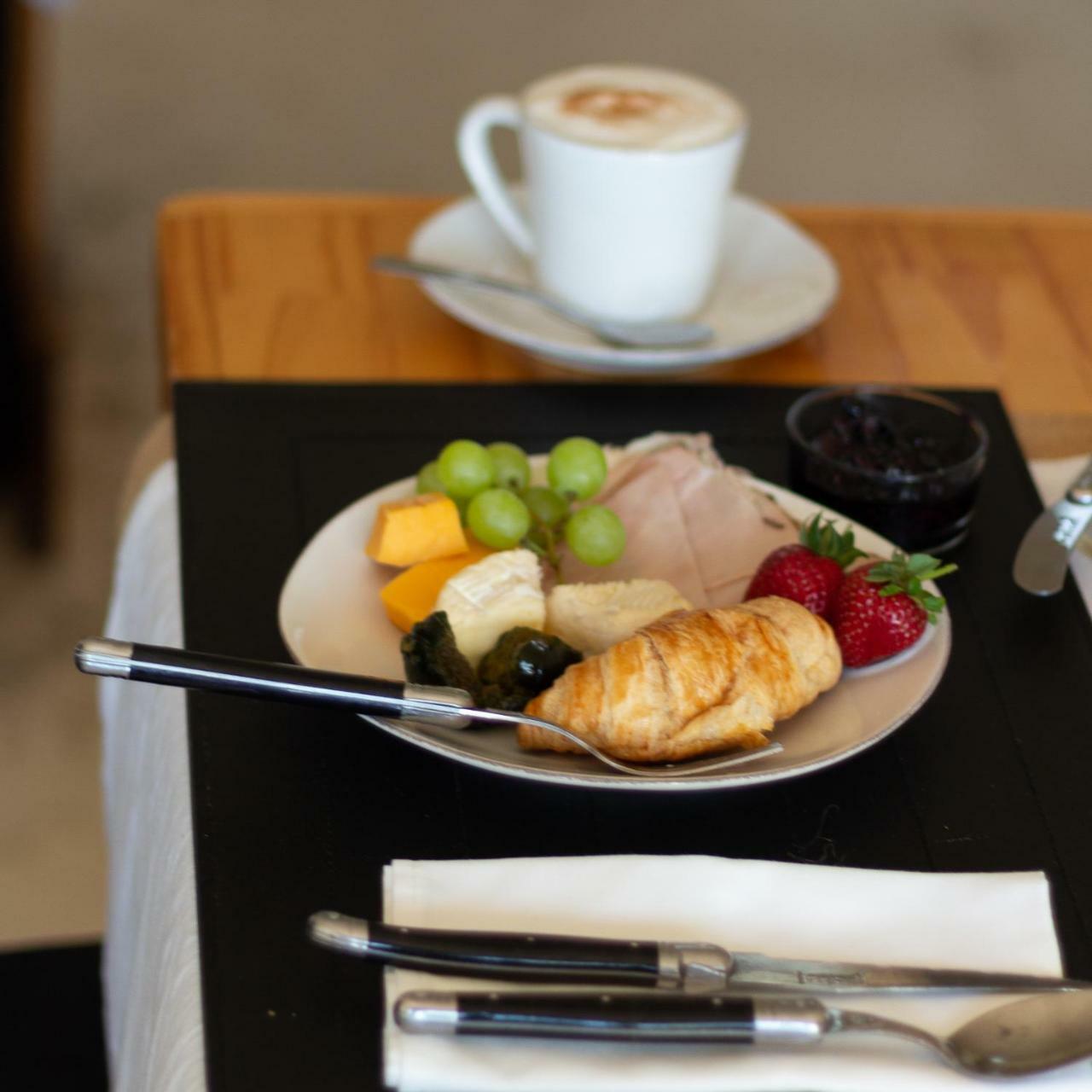 Roseroc Boutique Guesthouse นิสนา ภายนอก รูปภาพ